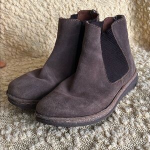 BORN FELINE TAUPE 9.5 (40)
